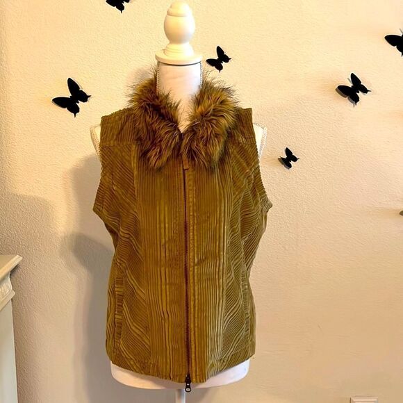 Columbia Tan Corduroy Faux Fur Collar Zip Front Vest Women's Medium EUC - Picture 1 of 14